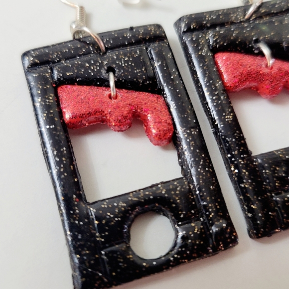 Guillotine clay earrings - Picture 2 of 4